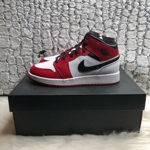Jordan 1 mid “white heel” Chicago